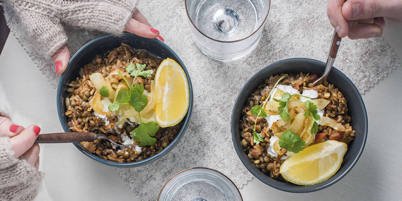 pic of people eating lentils