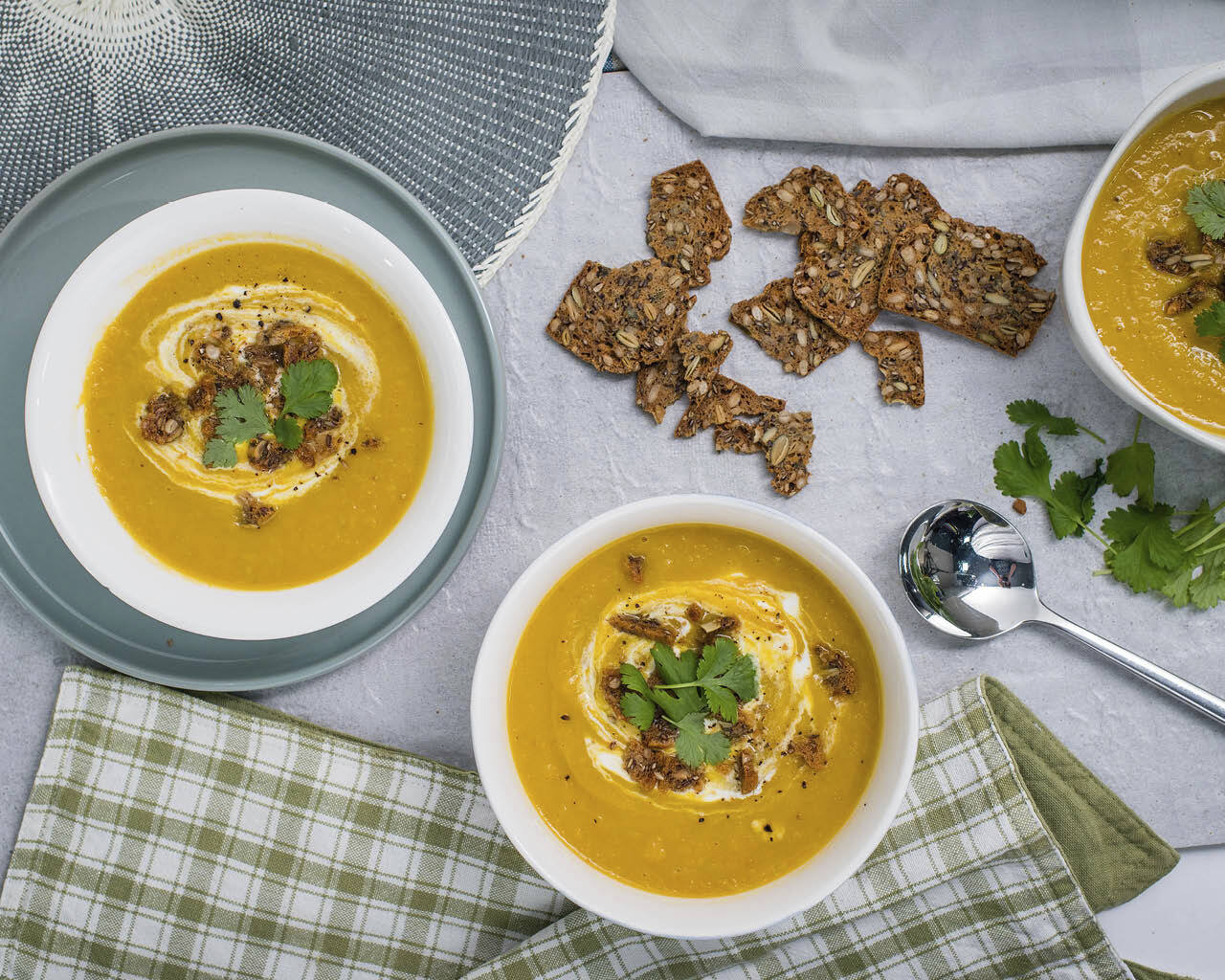 pic of two bowls of soup with crackers on the side